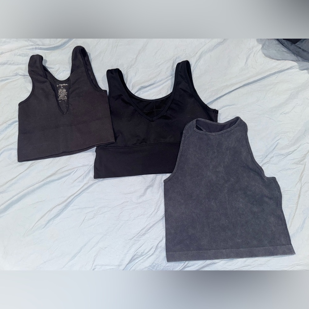 Women’s cropped tank tops